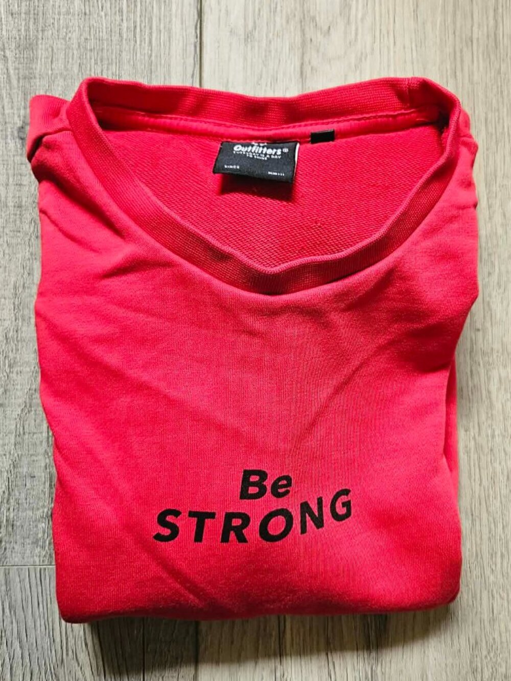 Outfitters Men's Medium Colorblock Sweatshirt Red Black White Be Strong Crewneck - Picture 3 of 4